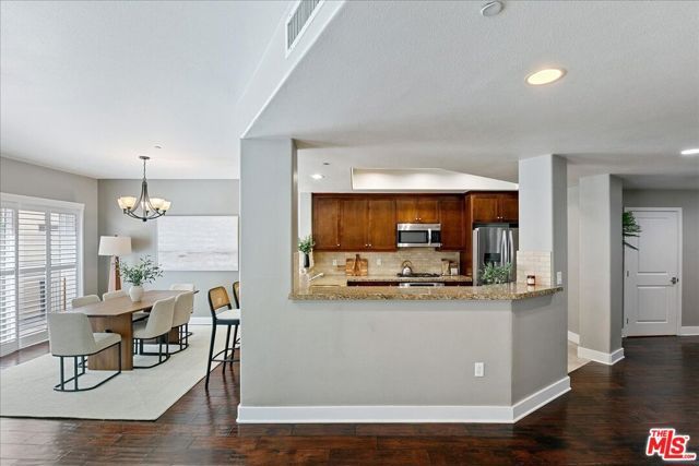 11115 Acama Street 107, North Hollywood (los Angeles), CA 91602