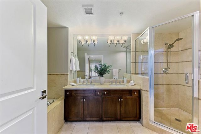 11115 Acama Street 107, North Hollywood (los Angeles), CA 91602