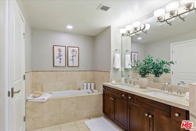 11115 Acama Street 107, North Hollywood (los Angeles), CA 91602