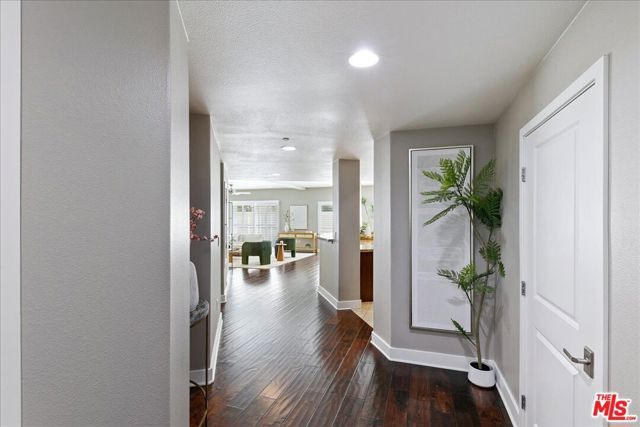 11115 Acama Street 107, North Hollywood (los Angeles), CA 91602