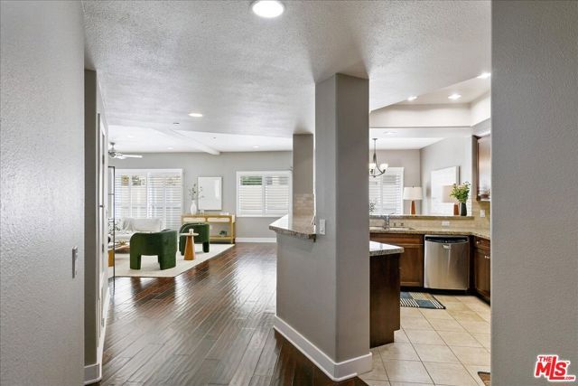 11115 Acama Street 107, North Hollywood (los Angeles), CA 91602