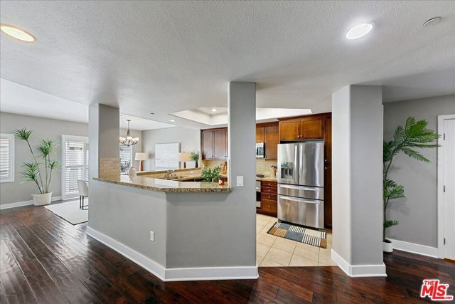 11115 Acama Street 107, North Hollywood (los Angeles), CA 91602