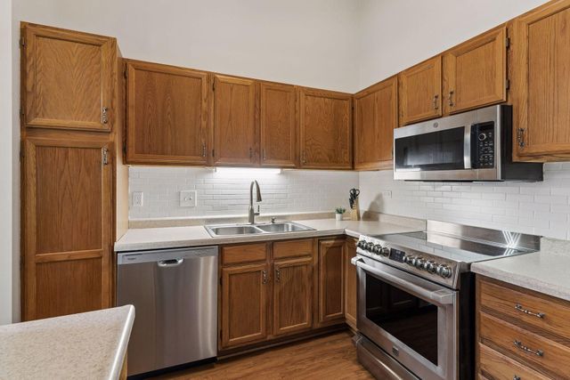 3240 Old Highway 8, Saint Anthony, MN 55418