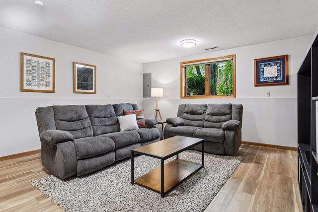3240 Old Highway 8, Saint Anthony, MN 55418