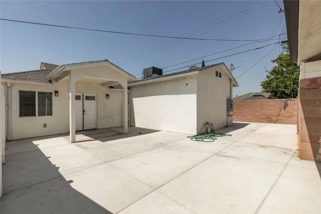 8209 Bellingham Ave, North Hollywood, CA 91605