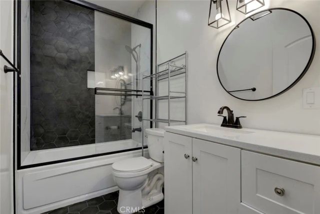 8209 Bellingham Ave, North Hollywood, CA 91605