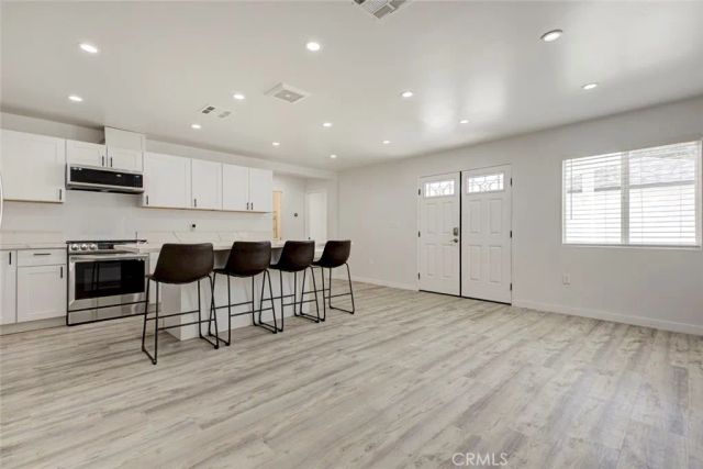 8209 Bellingham Ave, North Hollywood, CA 91605