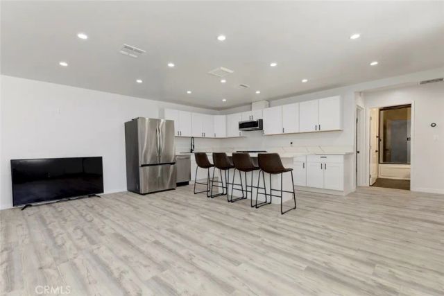 8209 Bellingham Ave, North Hollywood, CA 91605
