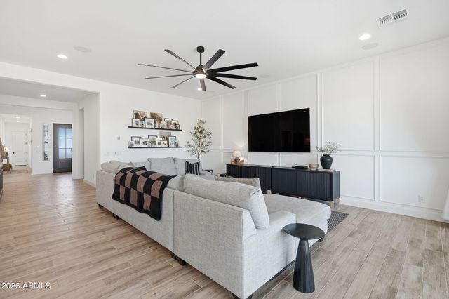 5841 E SANFORD Street, Mesa, AZ 85215