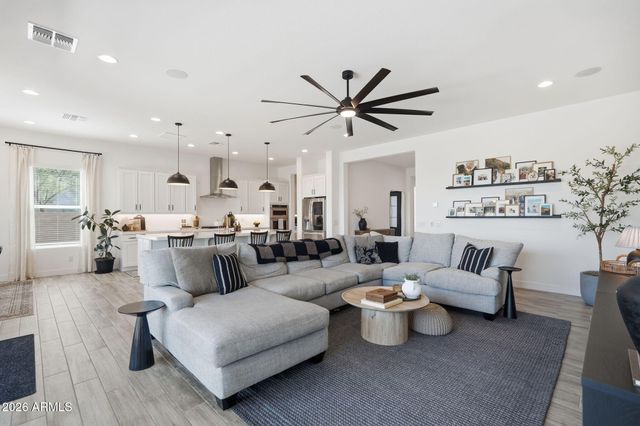 5841 E SANFORD Street, Mesa, AZ 85215