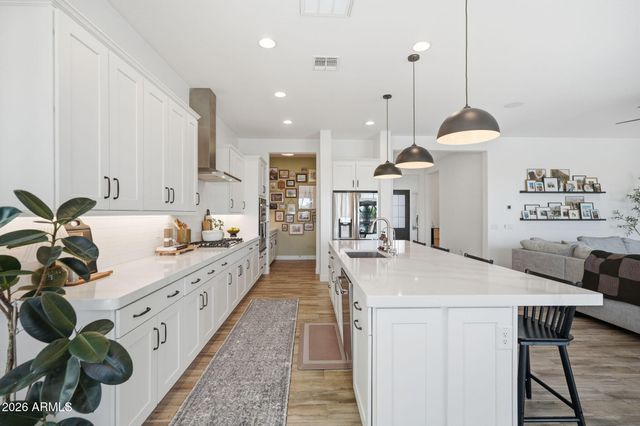 5841 E SANFORD Street, Mesa, AZ 85215