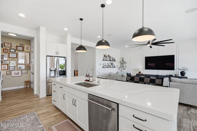 5841 E SANFORD Street, Mesa, AZ 85215