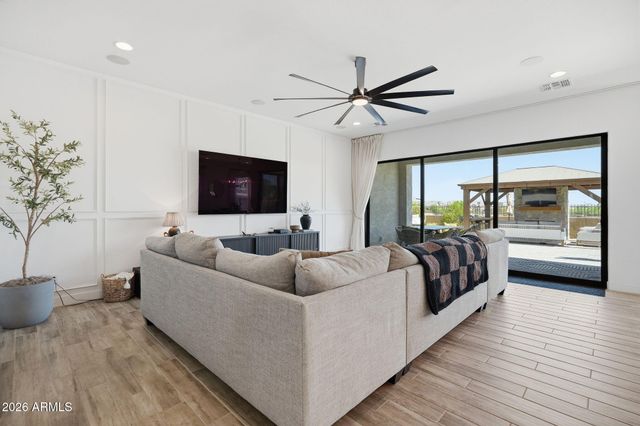 5841 E SANFORD Street, Mesa, AZ 85215