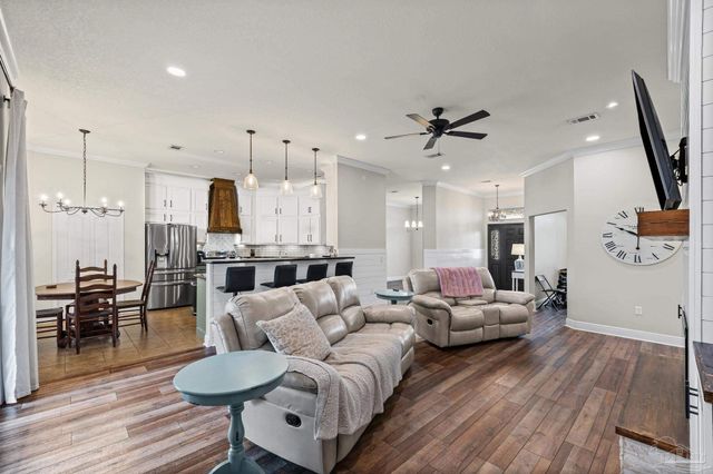 6019 Chester Dr, Pensacola, FL 32526