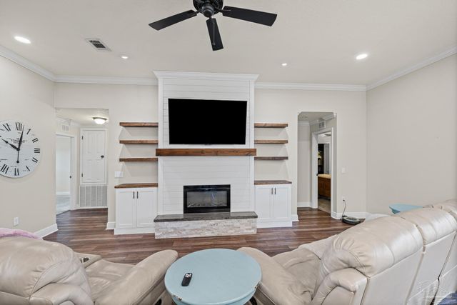 6019 Chester Dr, Pensacola, FL 32526