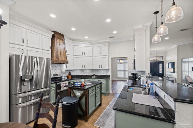 6019 Chester Dr, Pensacola, FL 32526