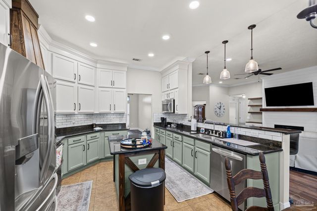 6019 Chester Dr, Pensacola, FL 32526