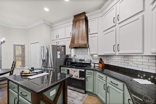 6019 Chester Dr, Pensacola, FL 32526