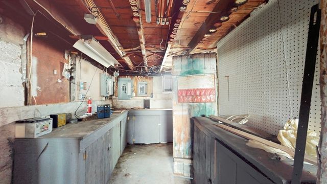 10 Huntington Avenue, Blackstone, MA 01504