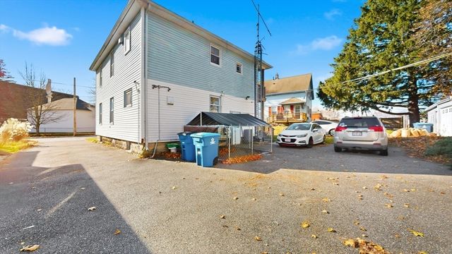 10 Huntington Avenue, Blackstone, MA 01504
