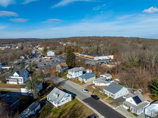 10 Huntington Avenue, Blackstone, MA 01504