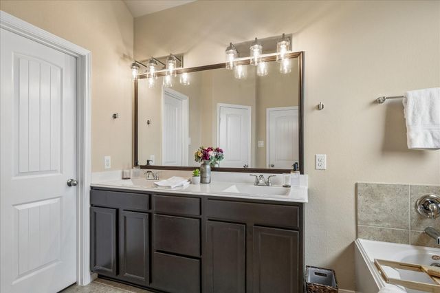 338 Kendall Crest Dr, Alvin, TX 77511