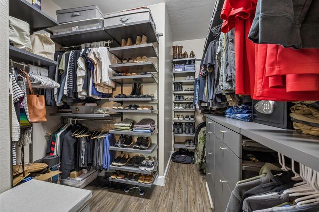 338 Kendall Crest Dr, Alvin, TX 77511