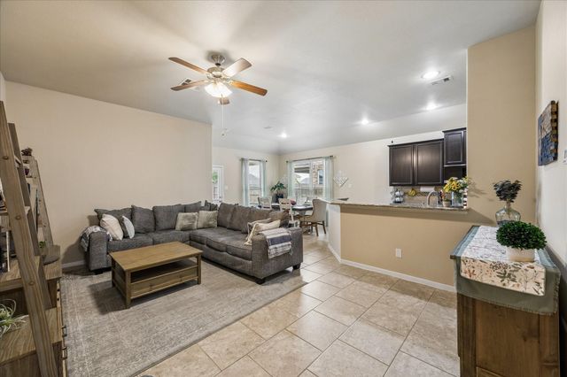 338 Kendall Crest Dr, Alvin, TX 77511