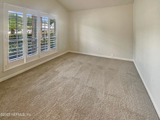 680 LADY LAKE Road W, Jacksonville, FL 32218