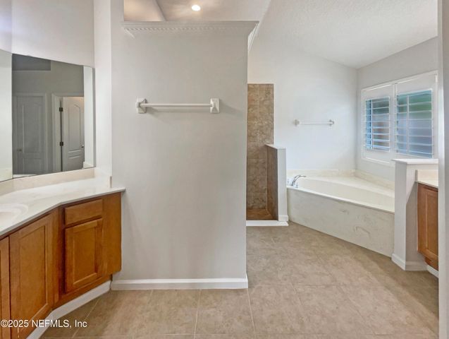 680 LADY LAKE Road W, Jacksonville, FL 32218