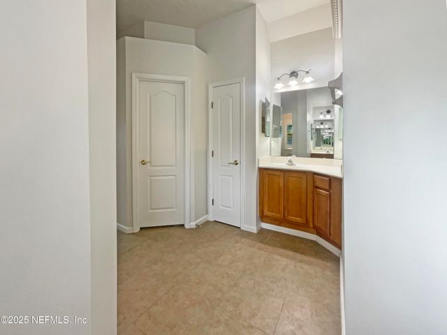 680 LADY LAKE Road W, Jacksonville, FL 32218