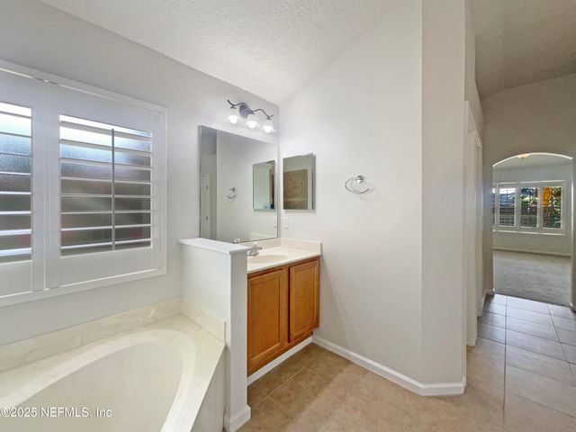 680 LADY LAKE Road W, Jacksonville, FL 32218