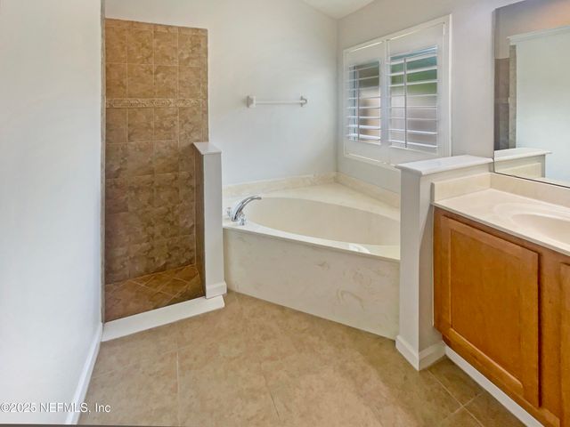 680 LADY LAKE Road W, Jacksonville, FL 32218