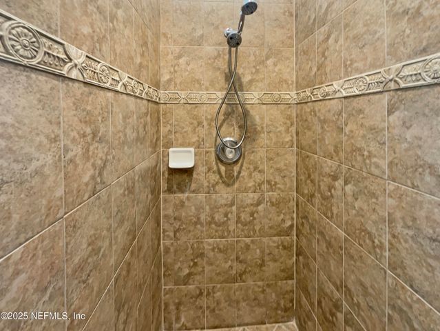 680 LADY LAKE Road W, Jacksonville, FL 32218
