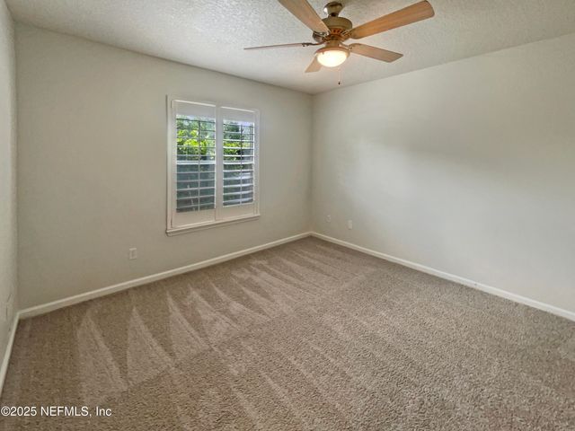 680 LADY LAKE Road W, Jacksonville, FL 32218