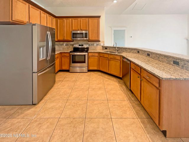 680 LADY LAKE Road W, Jacksonville, FL 32218