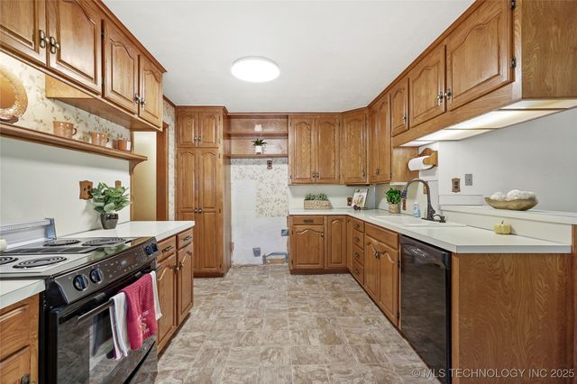 11465 E 4th Place, Tulsa, OK 74128