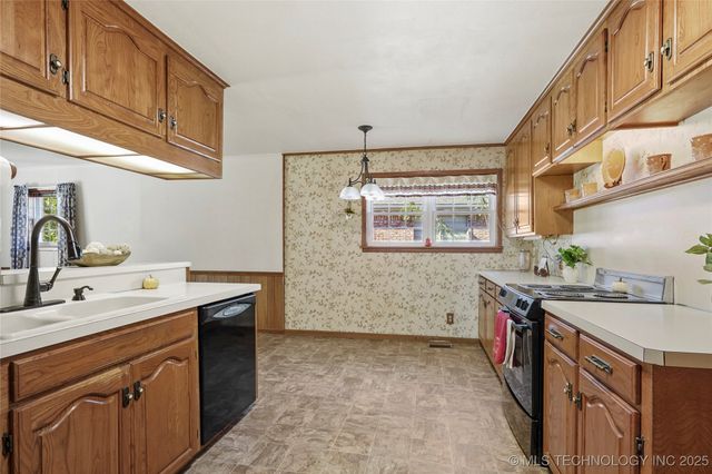 11465 E 4th Place, Tulsa, OK 74128