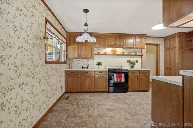 11465 E 4th Place, Tulsa, OK 74128