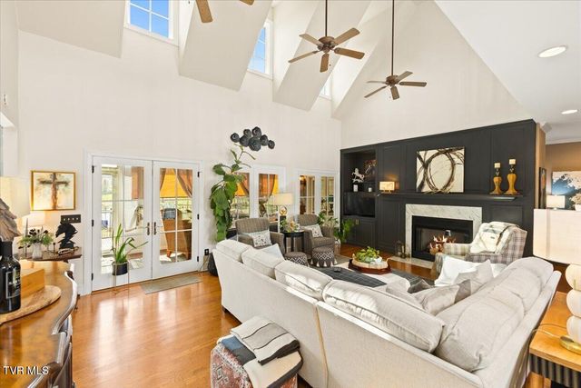 102 Willow Creek Lane, Jonesborough, TN 37659