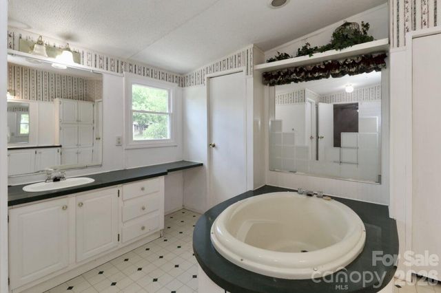 121 Fair Wind Lane, Statesville, NC 28677