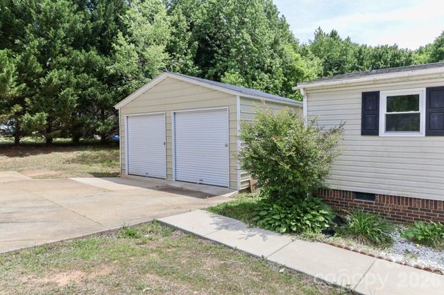 121 Fair Wind Lane, Statesville, NC 28677