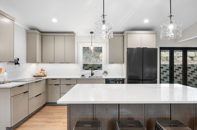 1810 Mayowood Road SW, Rochester, MN 55902