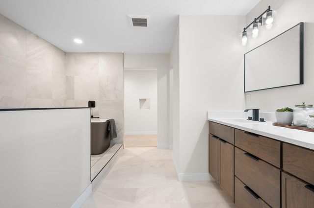 1810 Mayowood Road SW, Rochester, MN 55902