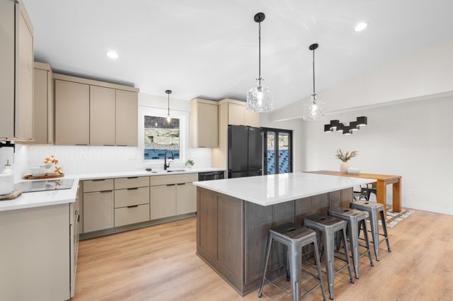 1810 Mayowood Road SW, Rochester, MN 55902