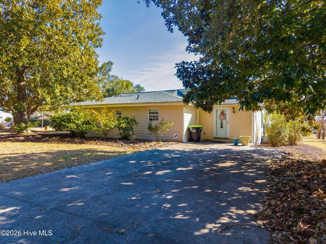 213 Sea Trace Lane, Newport, NC 28570