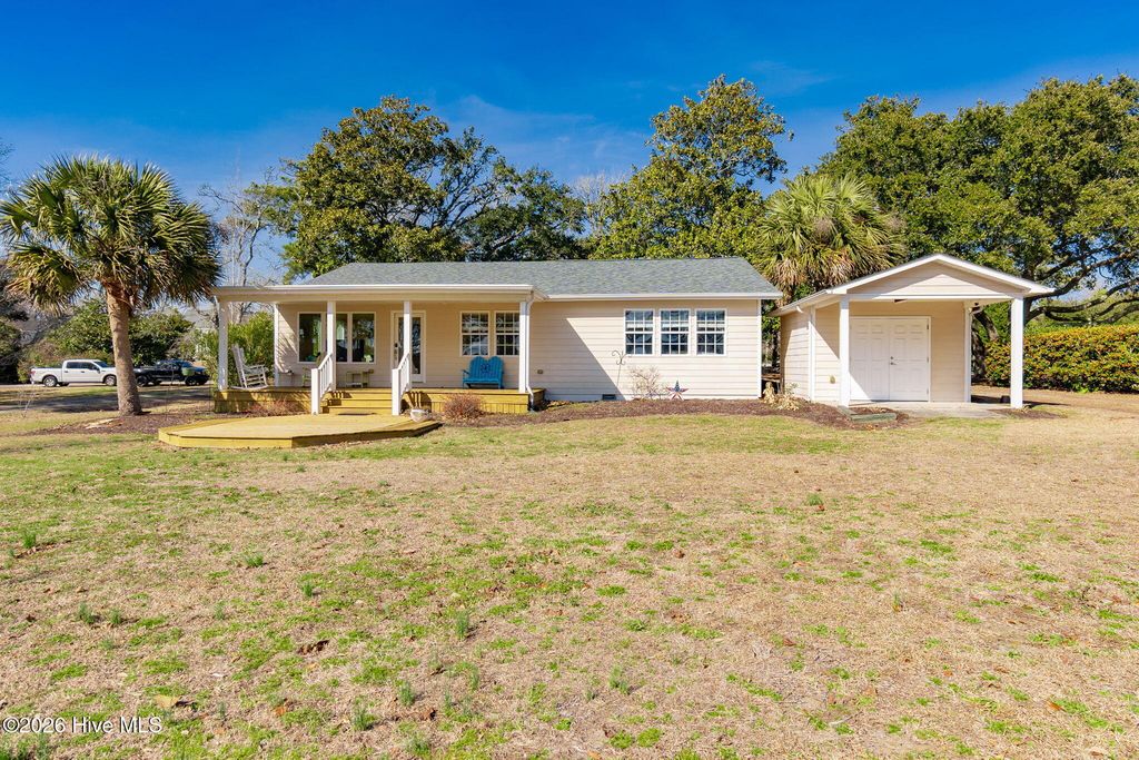 213 Sea Trace Lane, Newport, NC 28570