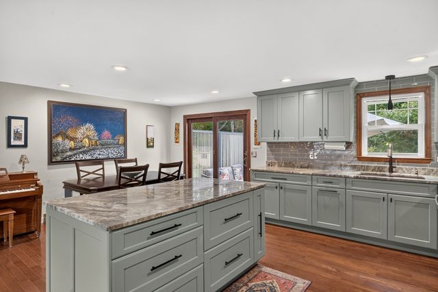 106 Tanglewood Dr, Falmouth, MA 02536