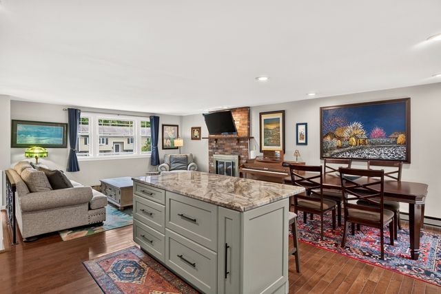 106 Tanglewood Dr, Falmouth, MA 02536
