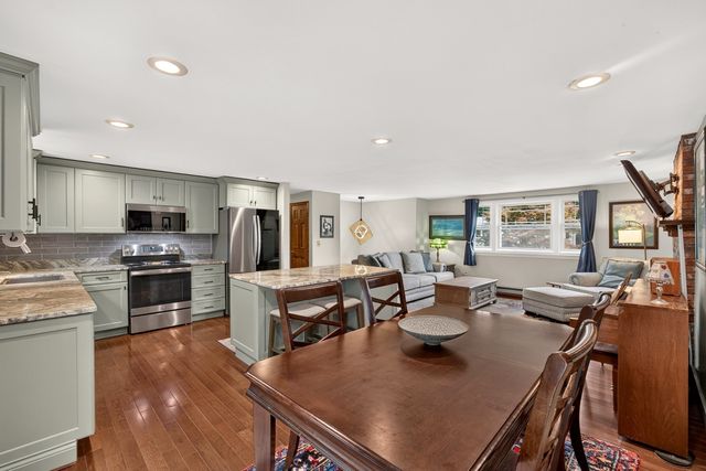 106 Tanglewood Dr, Falmouth, MA 02536